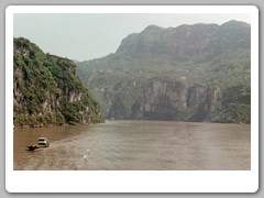 Cruising down the Yangtze River