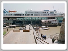 Wuhan - leaving the river boat for the last time