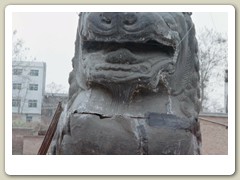 Local artisian making terracotta items