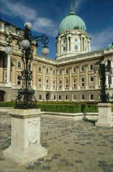 Royal-Palace01.jpg (29369 bytes)