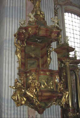 Pb300103.jpg (45824 bytes)