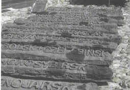 east-monument01.jpg (47499 bytes)