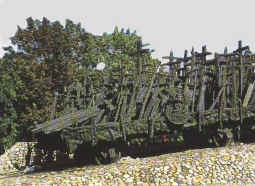 east-monument02.jpg (60488 bytes)