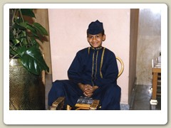 Cataract Hotel - Shoeshine boy